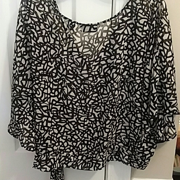 Black and cream, airy blouse - Picture 7 of 8